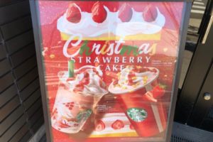 Christmas-strawberrycake-frappuccino