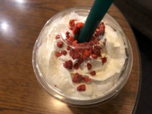 メリーストロベリーケーキフラペチーノ　画像