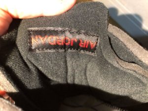 ＃エアジョーダン５オフホワイトタンの裏右足画像